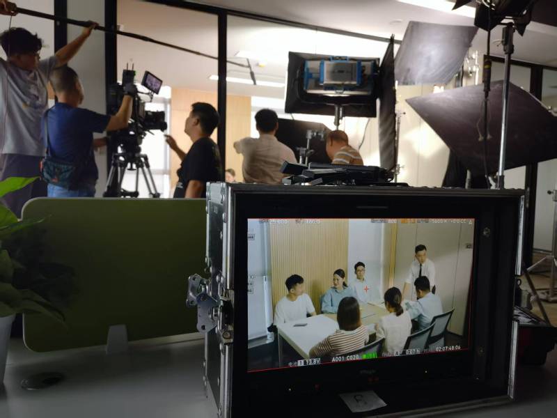 雁峰区TVC拍摄公司：科技产品视觉化大师，诠释未来感与功能美学